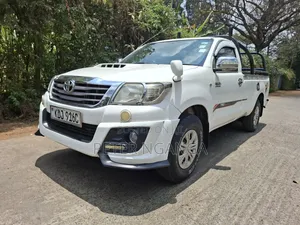 Toyota Hilux 2013 White
