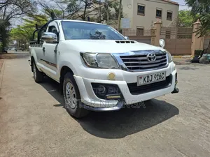 Toyota Hilux 2013 White