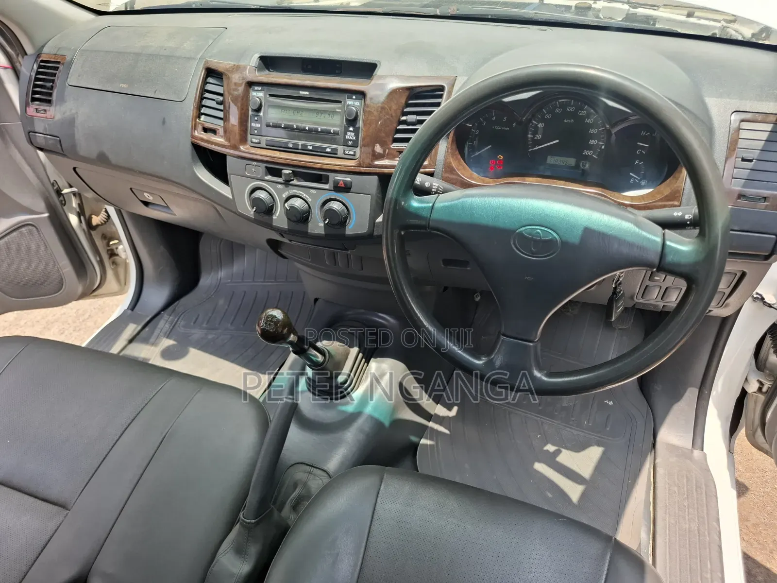 Toyota Hilux 2013 White