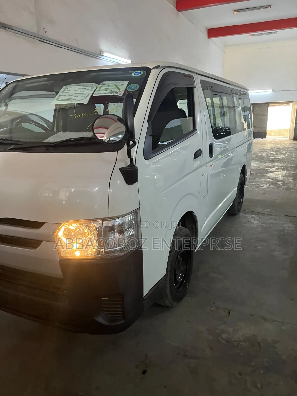Toyota HiAce 2019 White