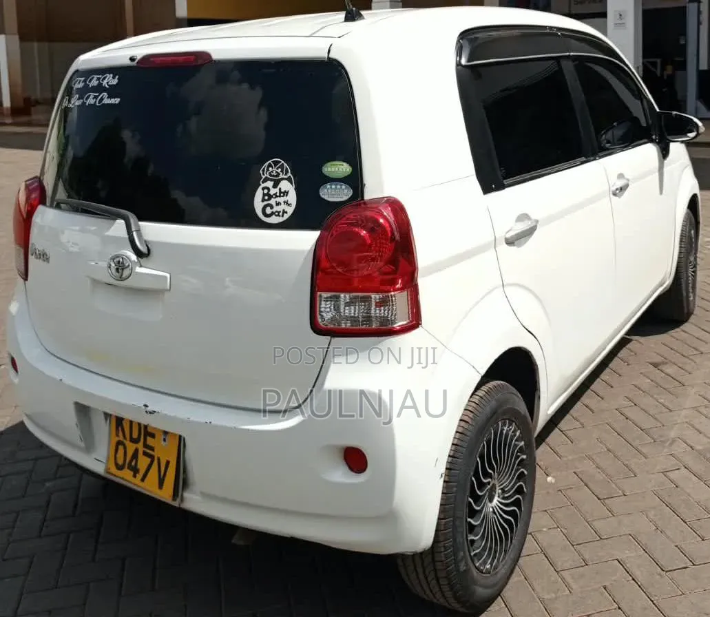 Toyota Porte 2014