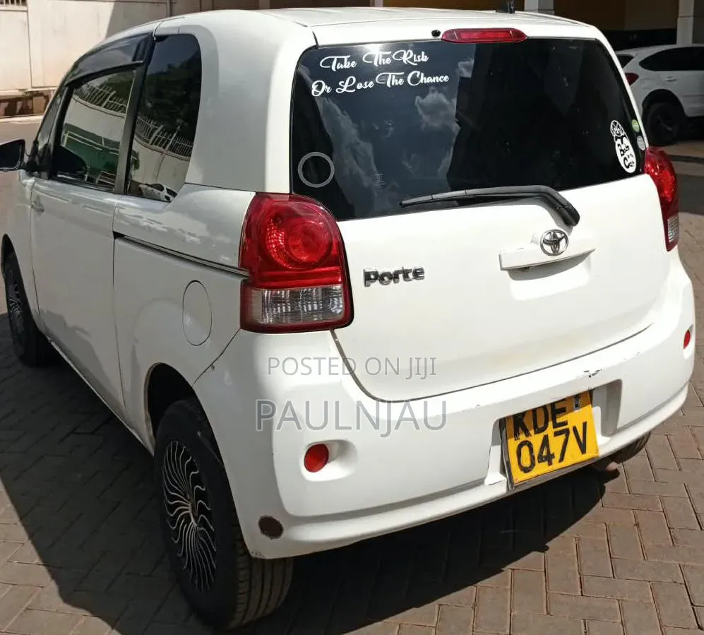 Toyota Porte 2014