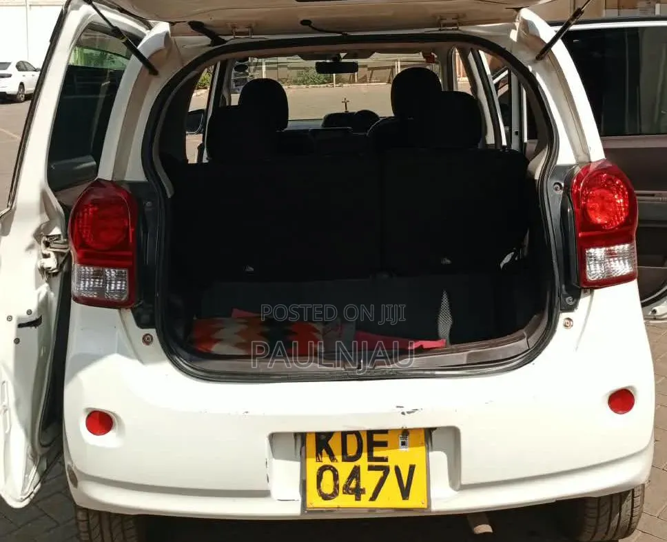 Toyota Porte 2014