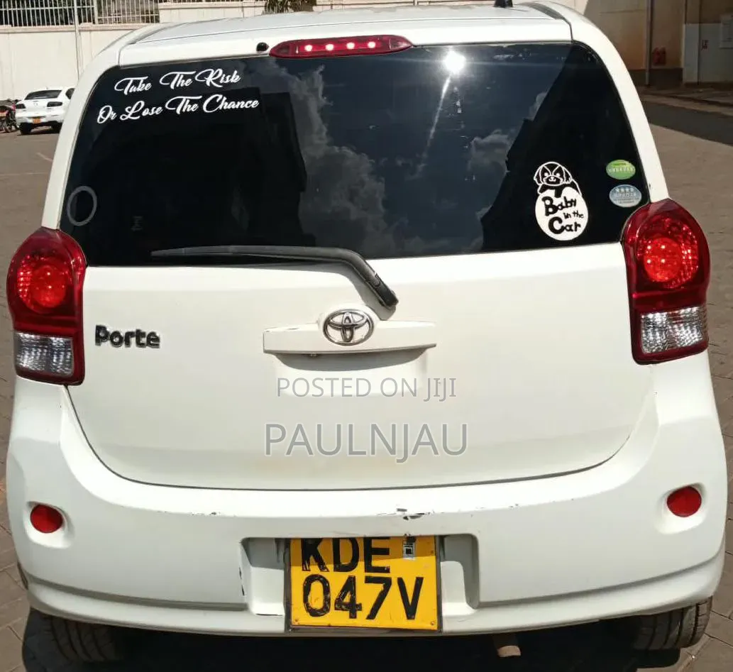 Toyota Porte 2014
