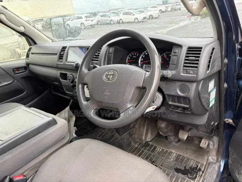 Toyota HiAce 2019 Blue