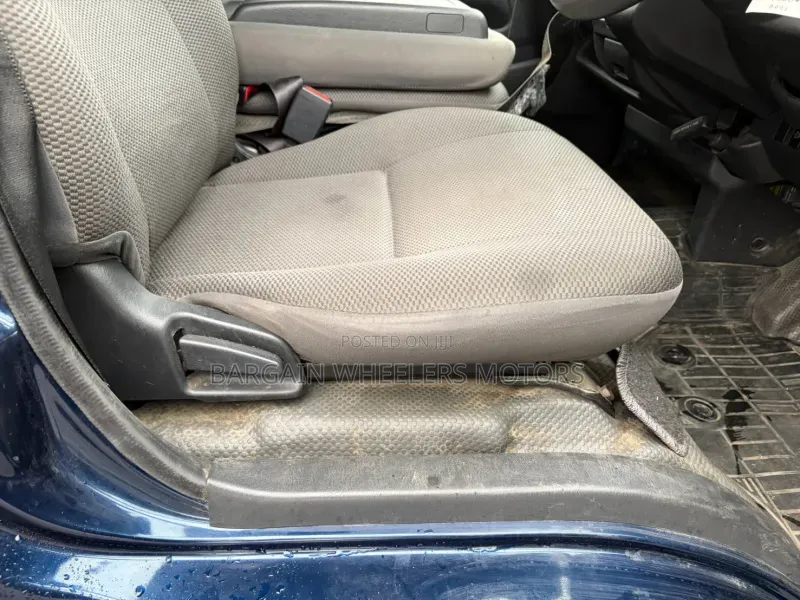 Toyota HiAce 2019 Blue