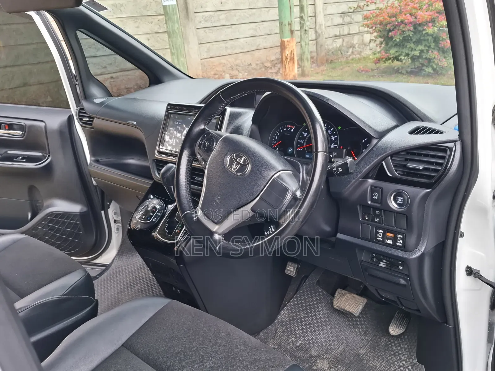 Toyota Noah 2.0 FWD (7 Seater) 2018 White