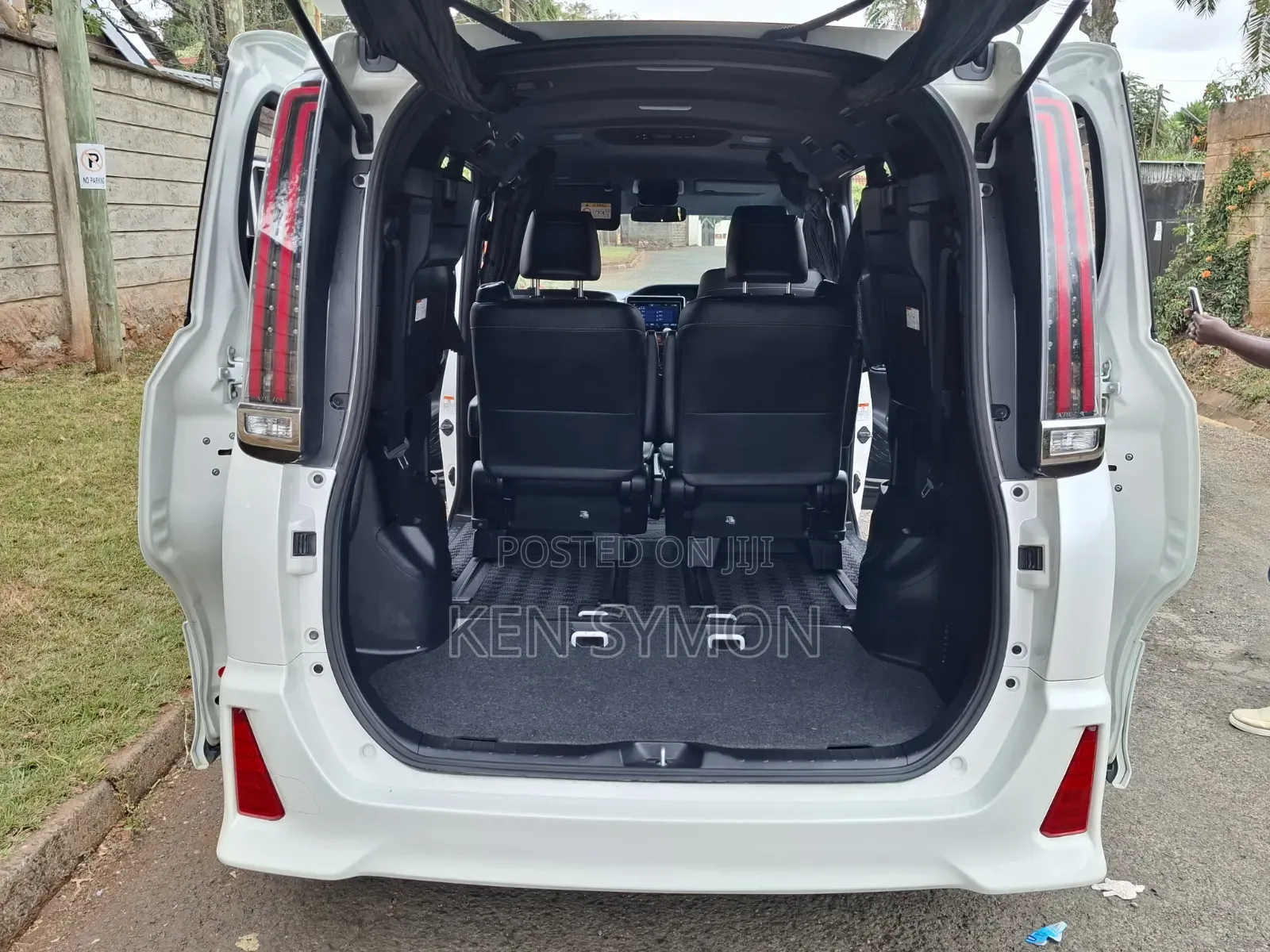 Toyota Noah 2.0 FWD (7 Seater) 2018 White