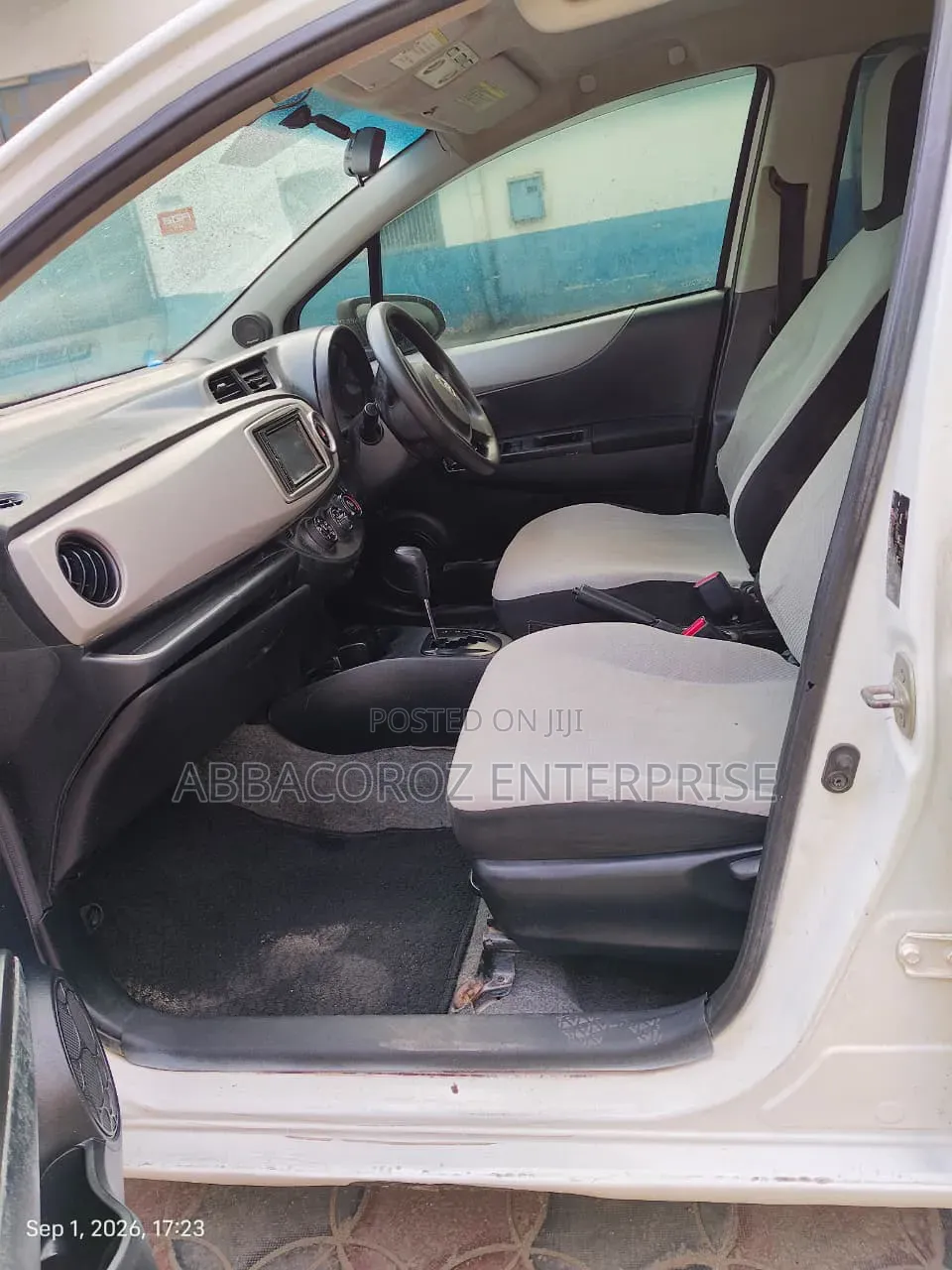 Toyota Vitz 2012 White