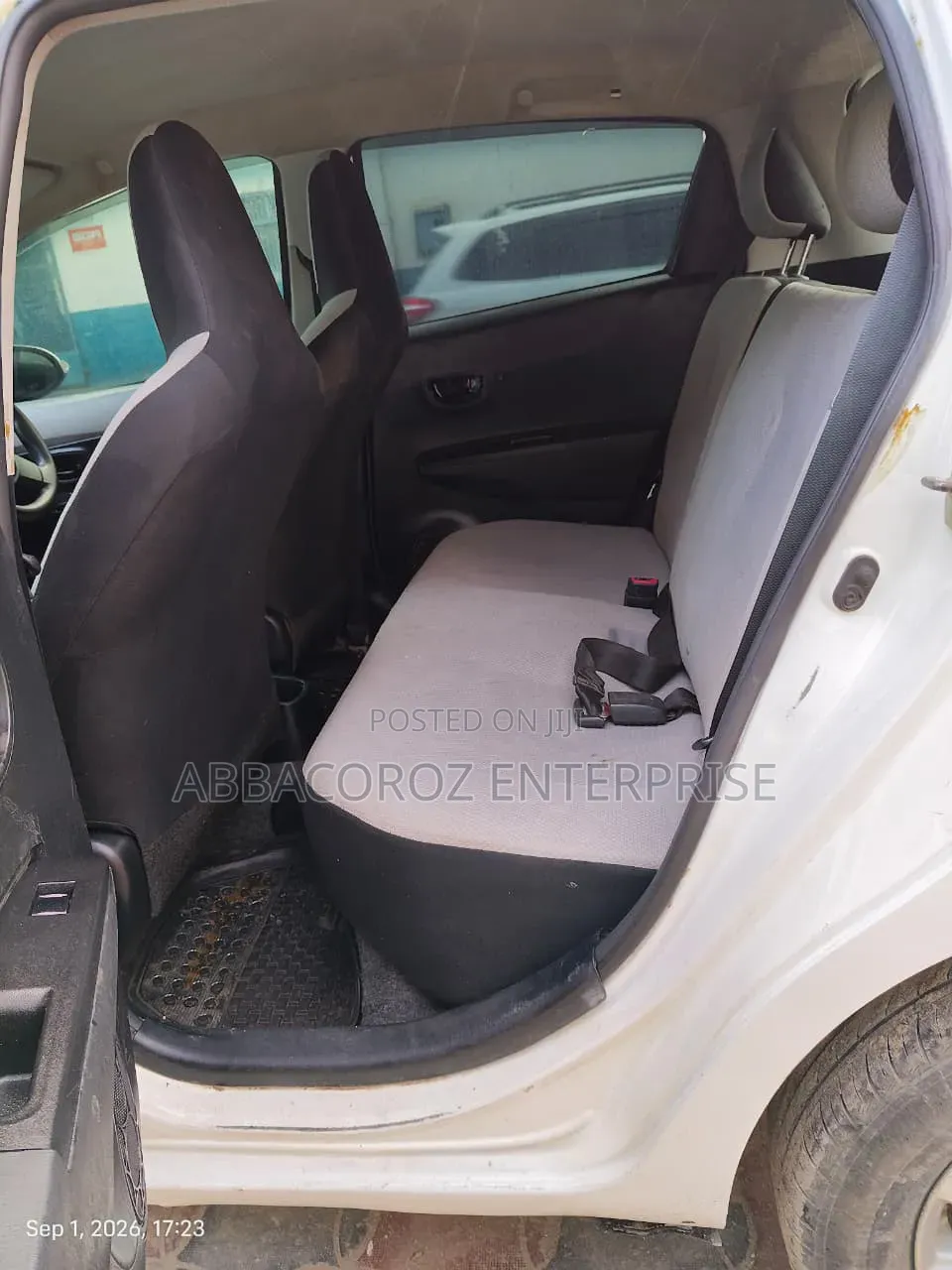 Toyota Vitz 2012 White