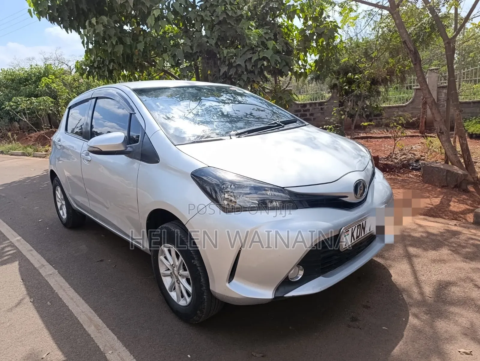 Toyota Vitz 2016 Silver