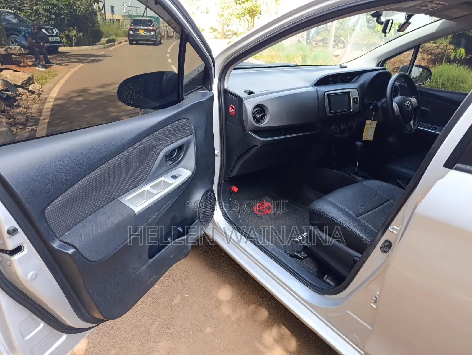 Toyota Vitz 2016 Silver