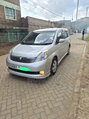 Toyota ISIS 2007 Silver