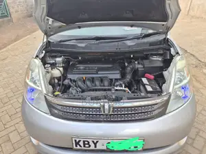 Toyota ISIS 2007 Silver
