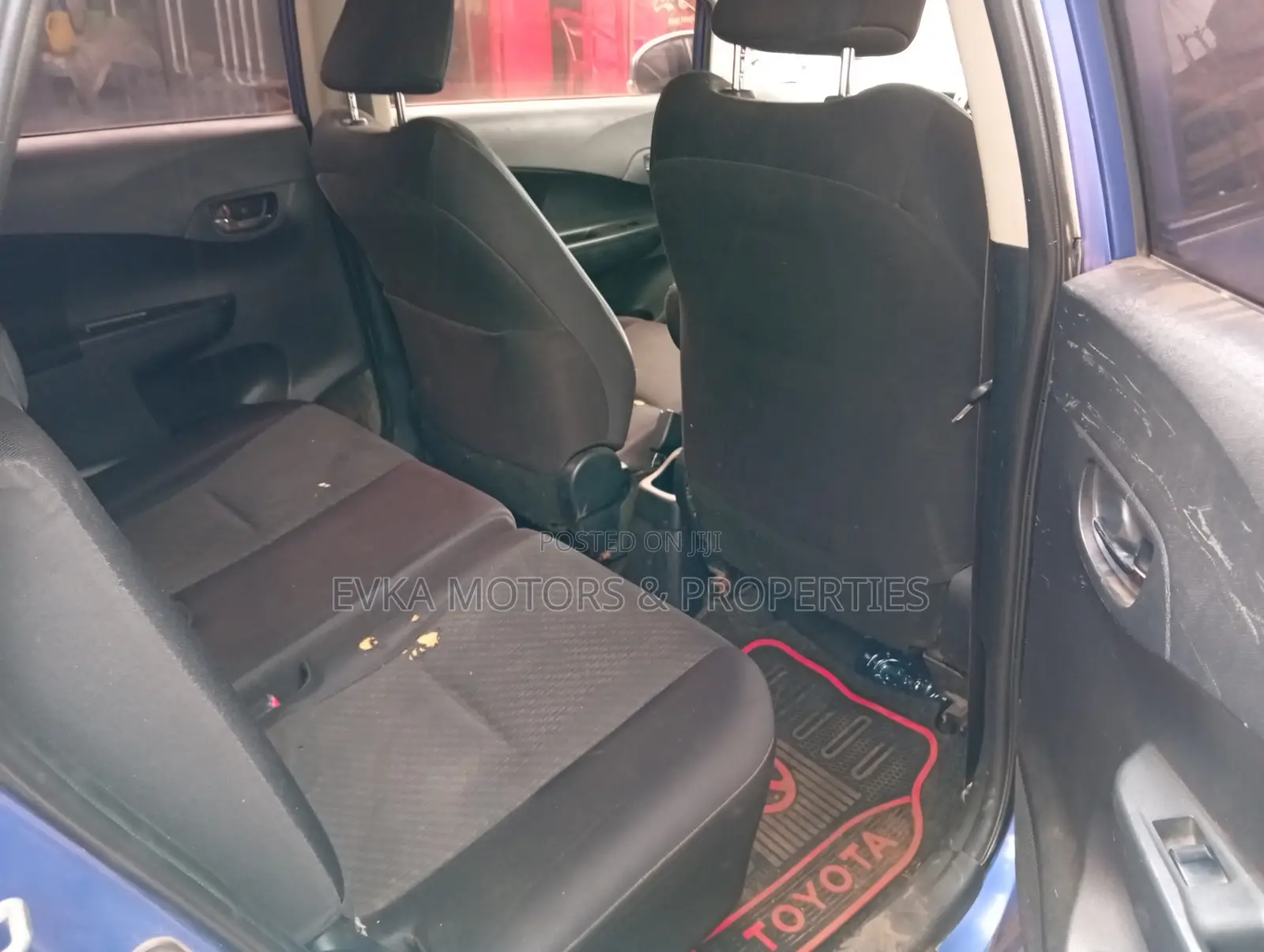 Toyota Ractis 2011 Blue