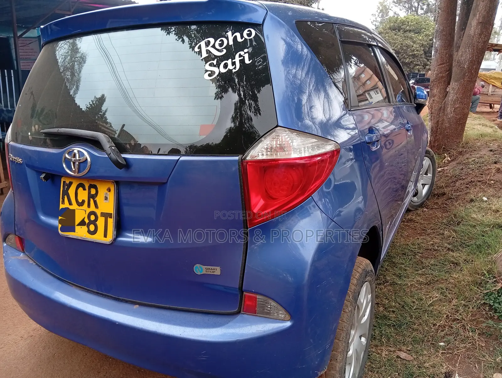 Toyota Ractis 2011 Blue