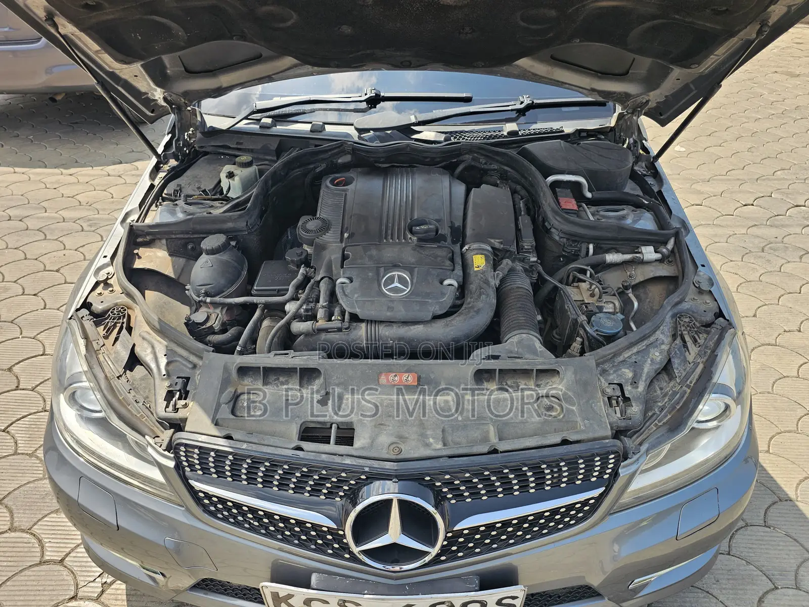 Mercedes-Benz C200 2012 Gray