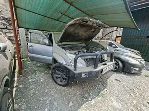 Toyota Land Cruiser Prado 2005 Gold