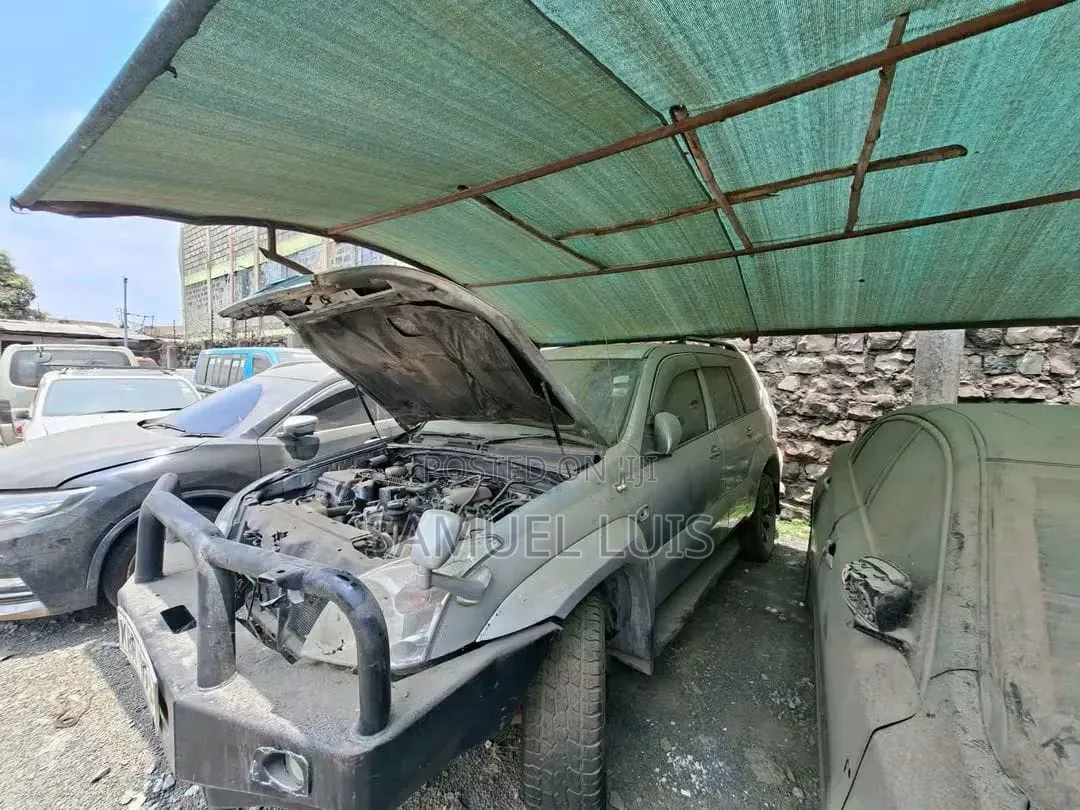 Toyota Land Cruiser Prado 2005 Gold