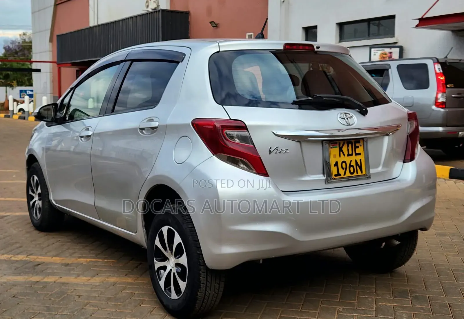 Toyota Vitz 2015 Silver