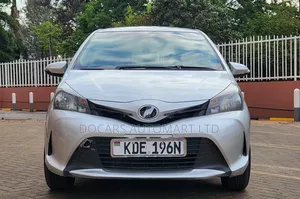 Toyota Vitz 2015 Silver