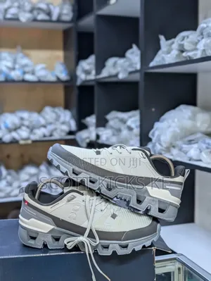 Qc on Running Cloudwander Waterproof Sneakers