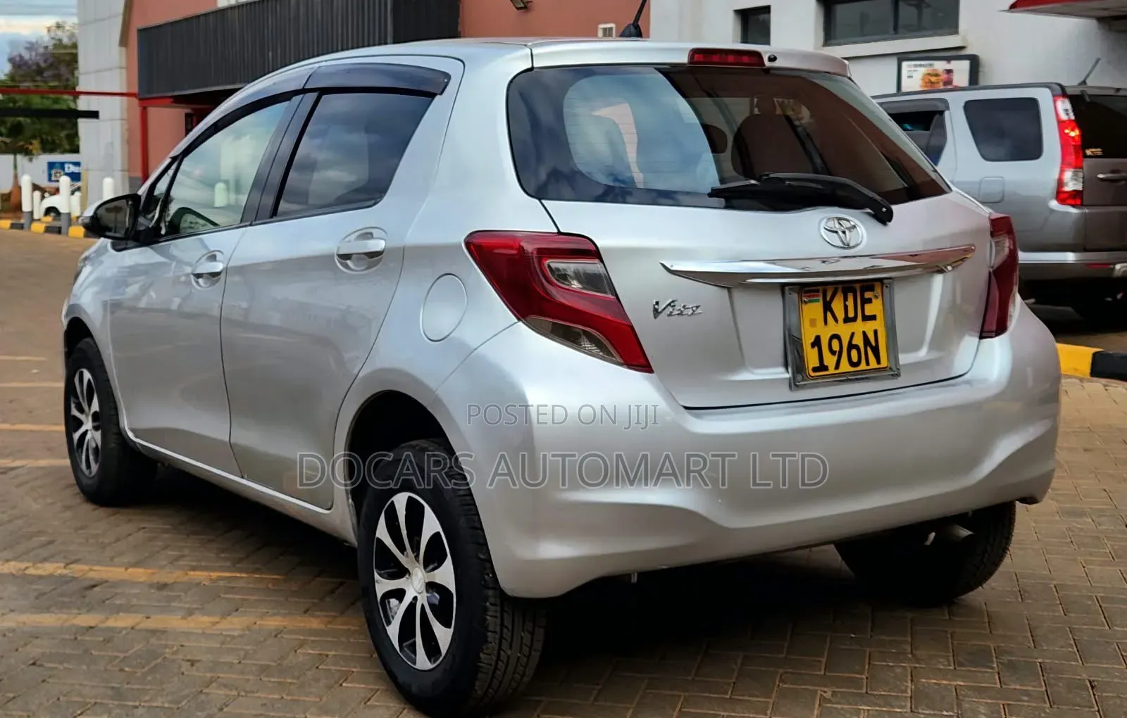 Toyota Vitz 2015 Silver
