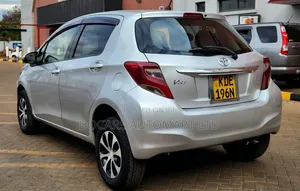 Toyota Vitz 2015 Silver
