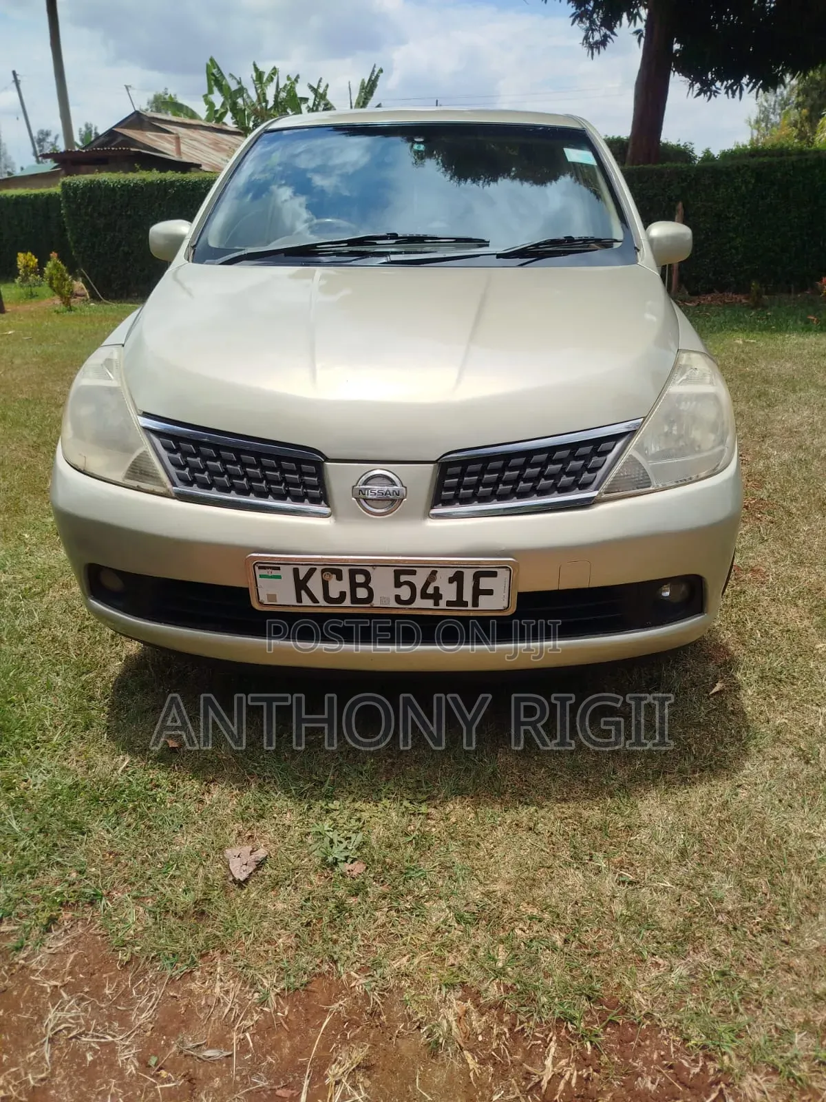 Nissan Tiida 1.5L 16V 2010 Gold