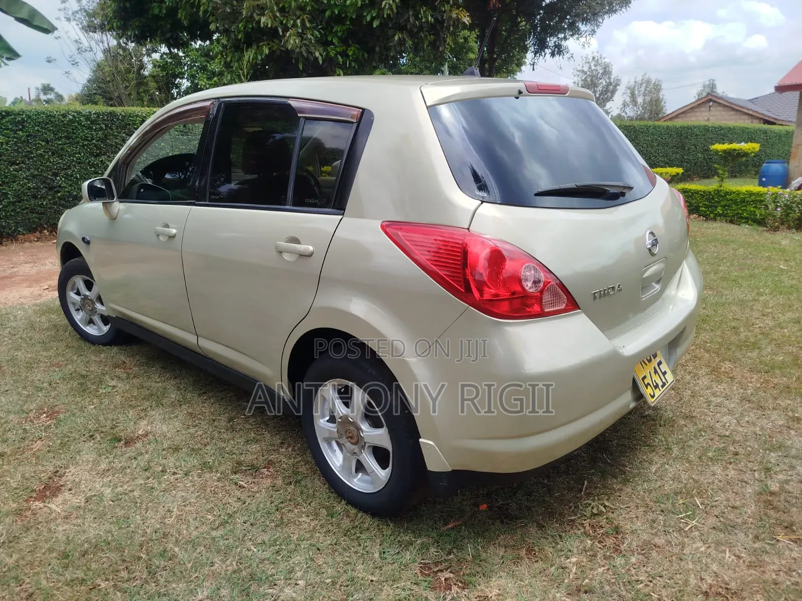 Nissan Tiida 1.5L 16V 2010 Gold