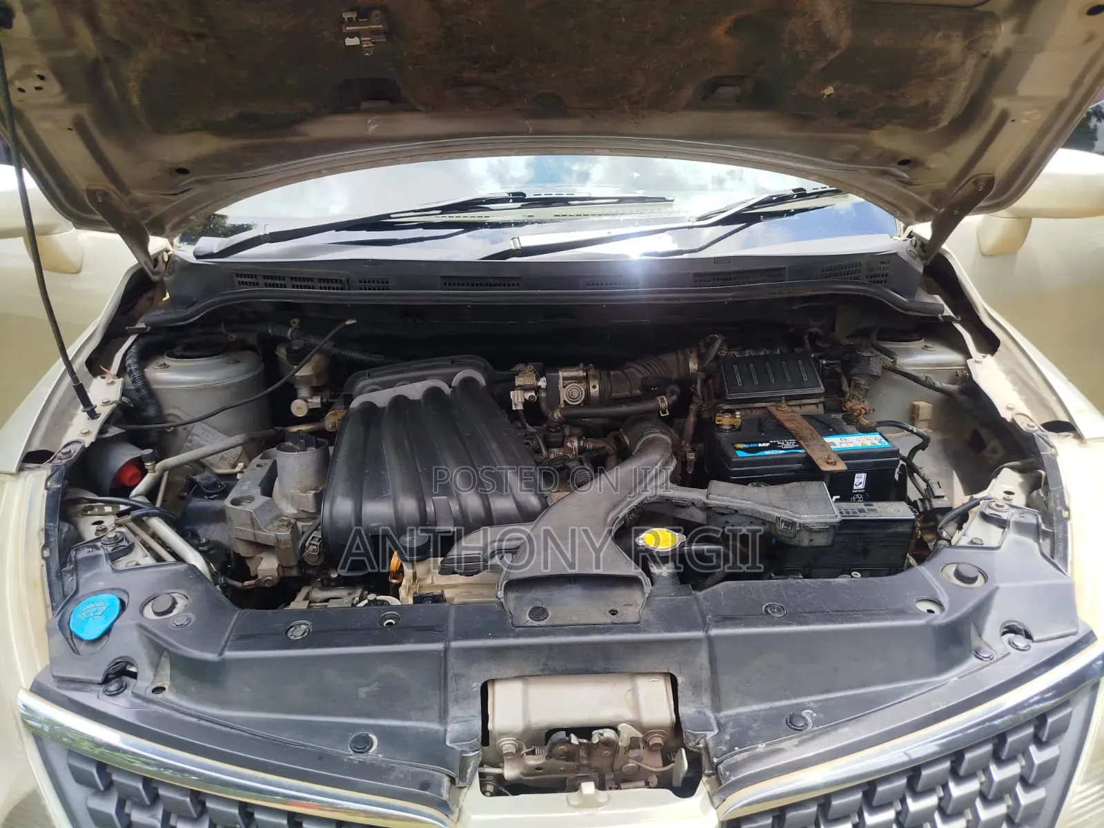 Nissan Tiida 1.5L 16V 2010 Gold