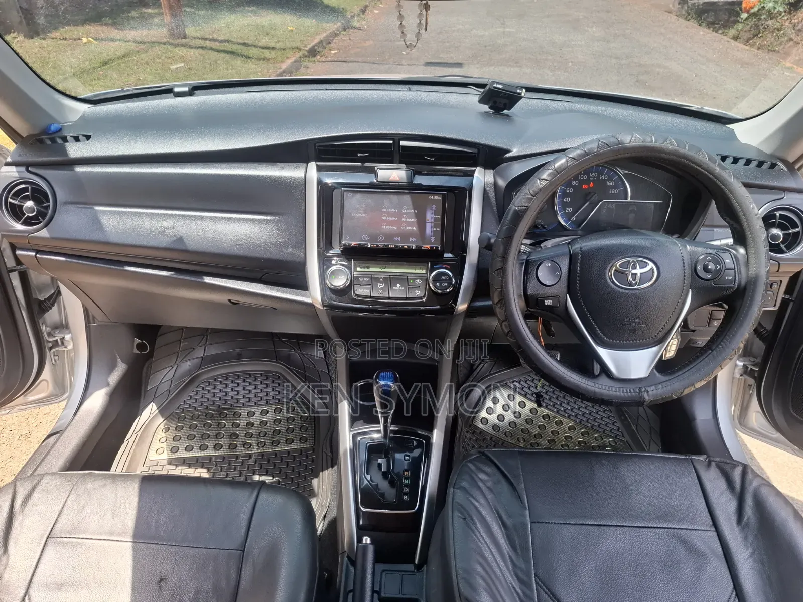 Toyota Corolla Fielder 1.5 Hybrid FWD 2016 Silver