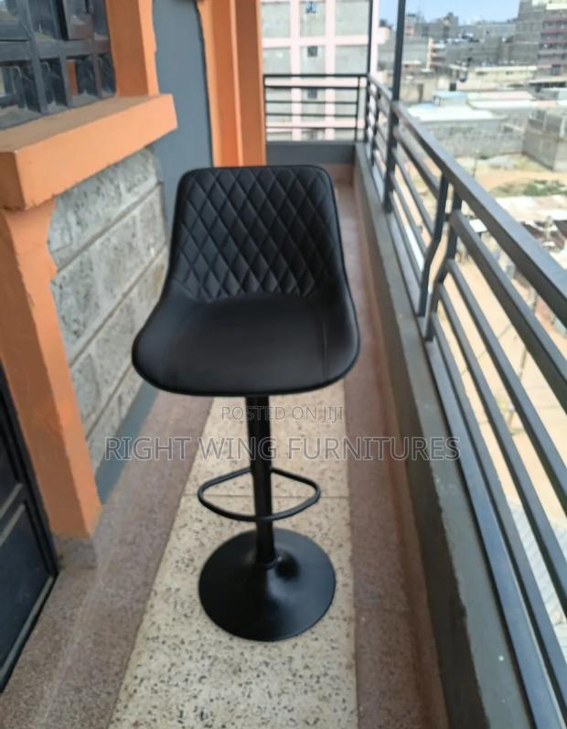 Stylish Confortable Seating - Modern Adjustable Black Stoos