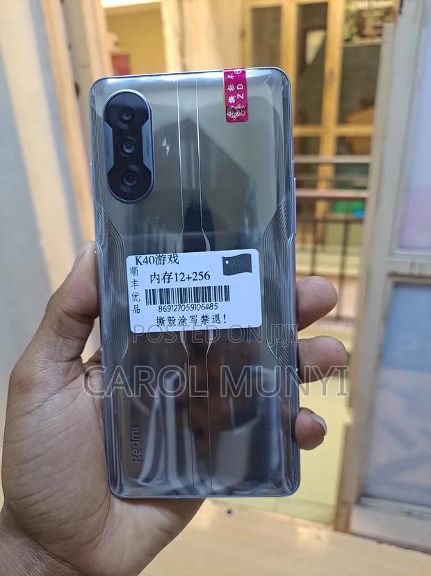 Mobile Phone 256 GB Red