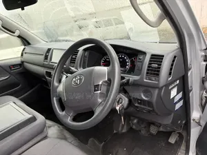 Toyota HiAce 2019 Silver