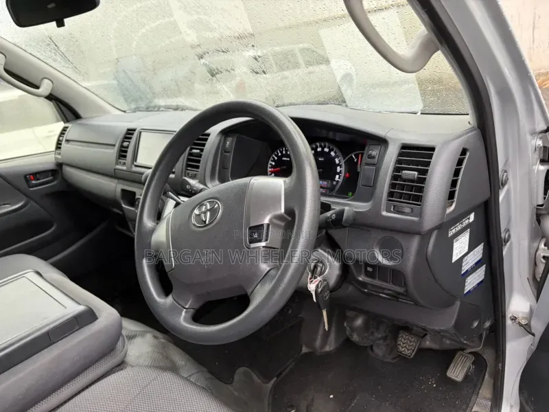 Toyota HiAce 2019 Silver