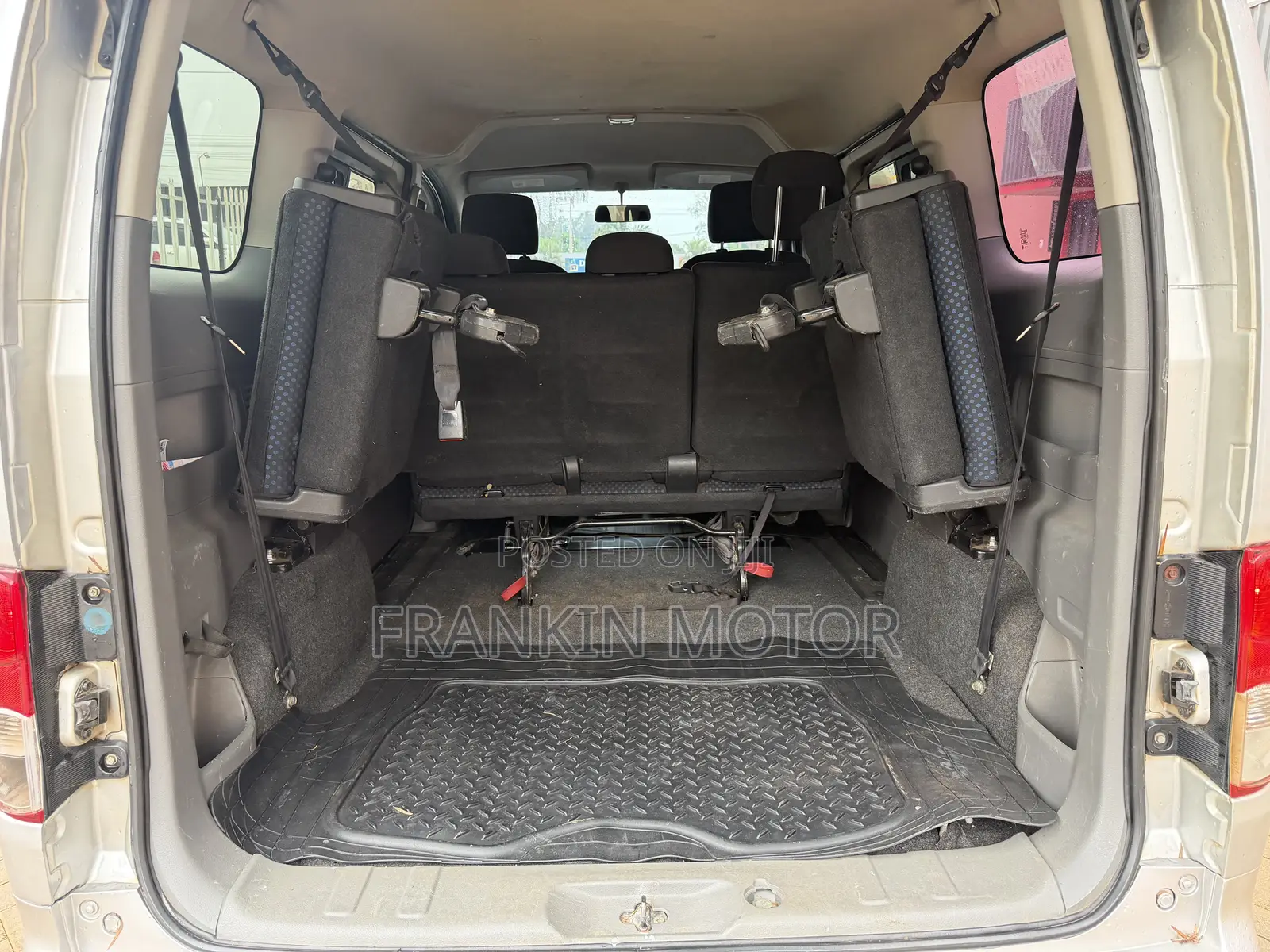 Nissan NP200 2009 Silver