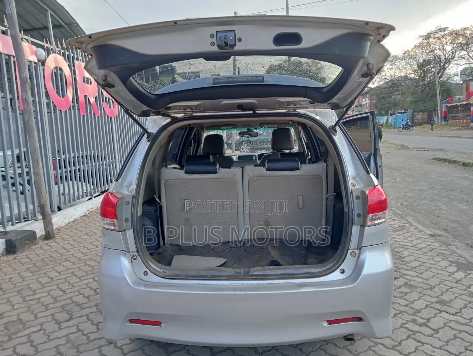 Toyota Wish 2012 Silver