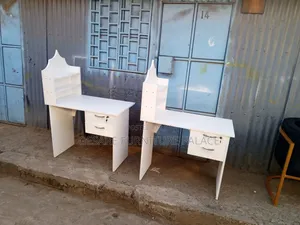 Manicure Table