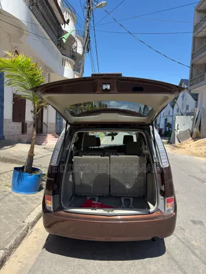 Toyota ISIS 2015 Brown