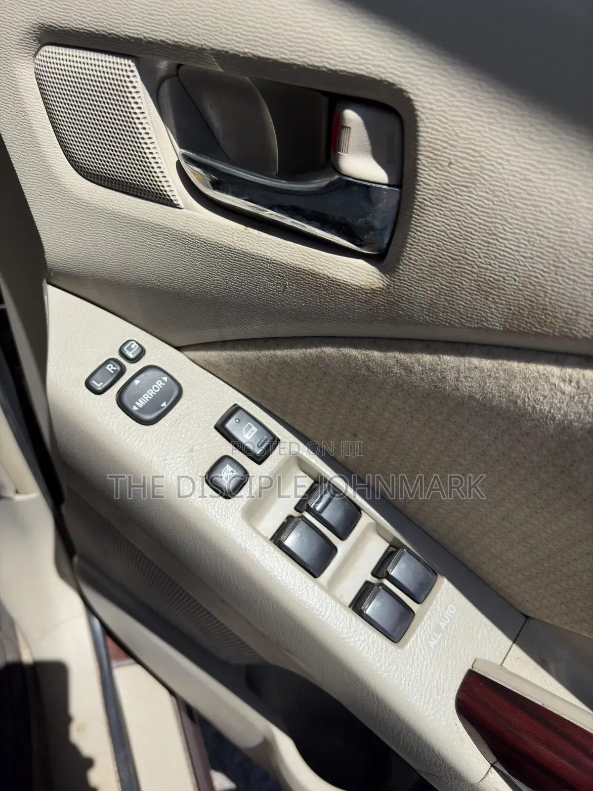 Toyota ISIS 2015 Brown
