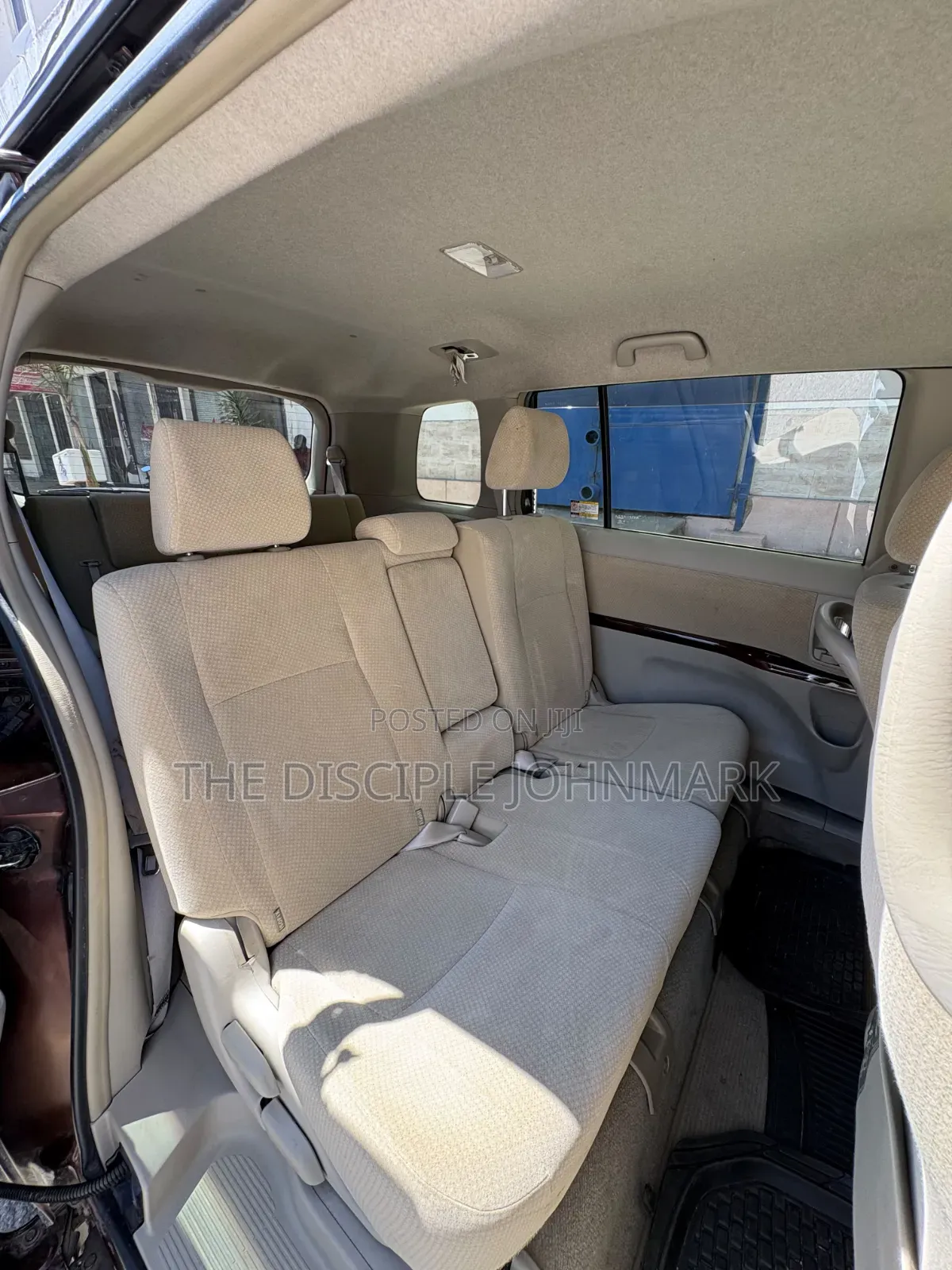 Toyota ISIS 2015 Brown