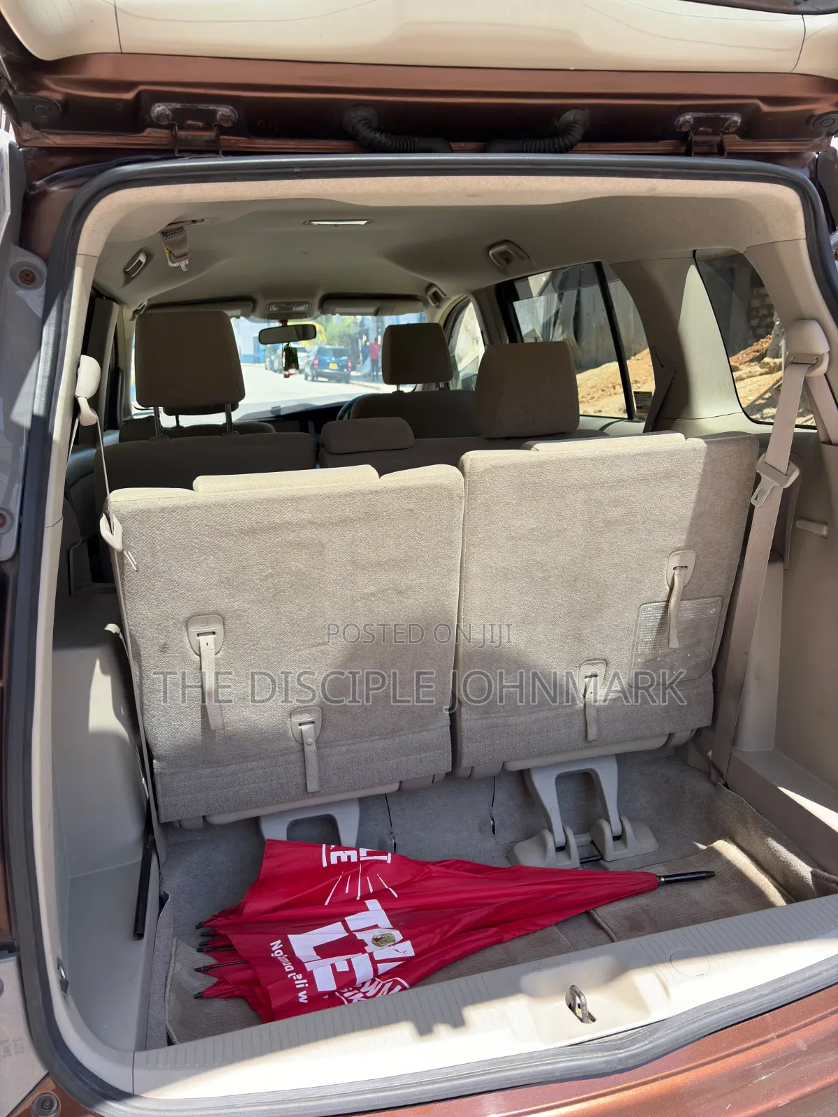 Toyota ISIS 2015 Brown