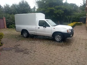 Nissan Hardbody 2005 White