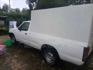 Nissan Hardbody 2005 White