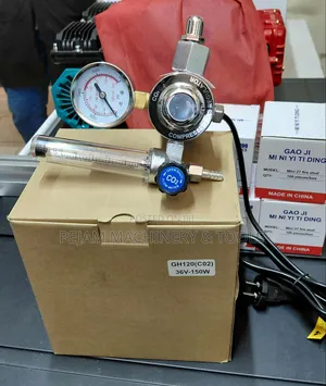 CO2 Compressed Gas Regulator With a Flowmeter and Pressure Gauge