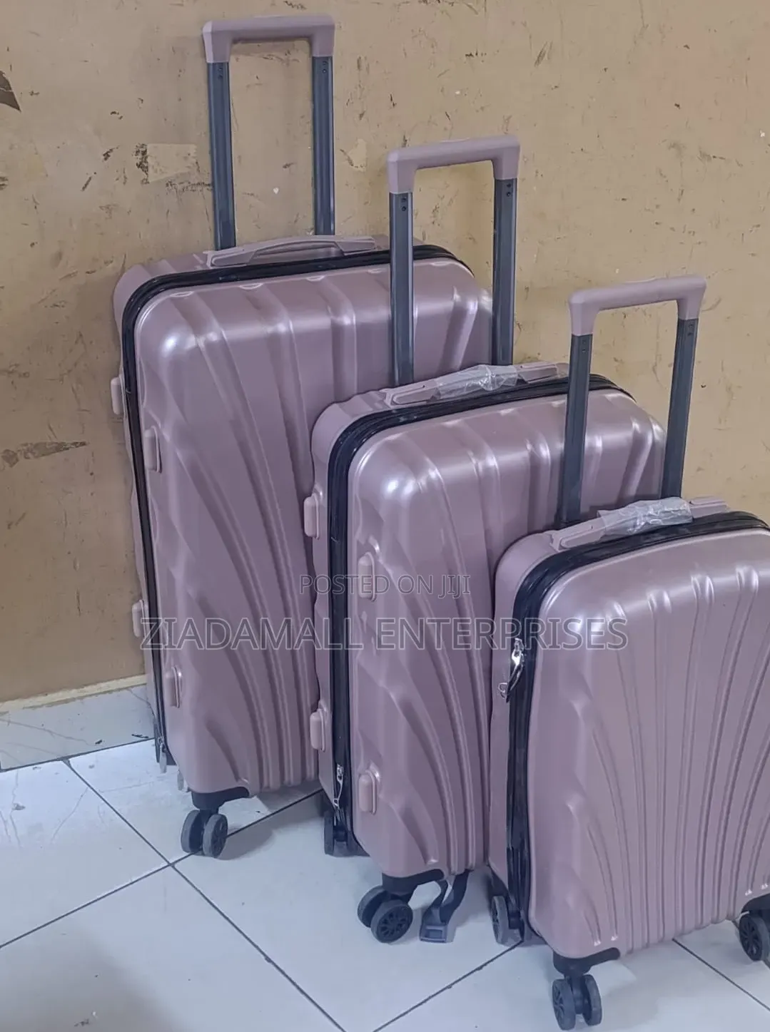 Quality 3 in 1 Luxurious Fibre Suitcase {Luxurious Fibre Suitcase }