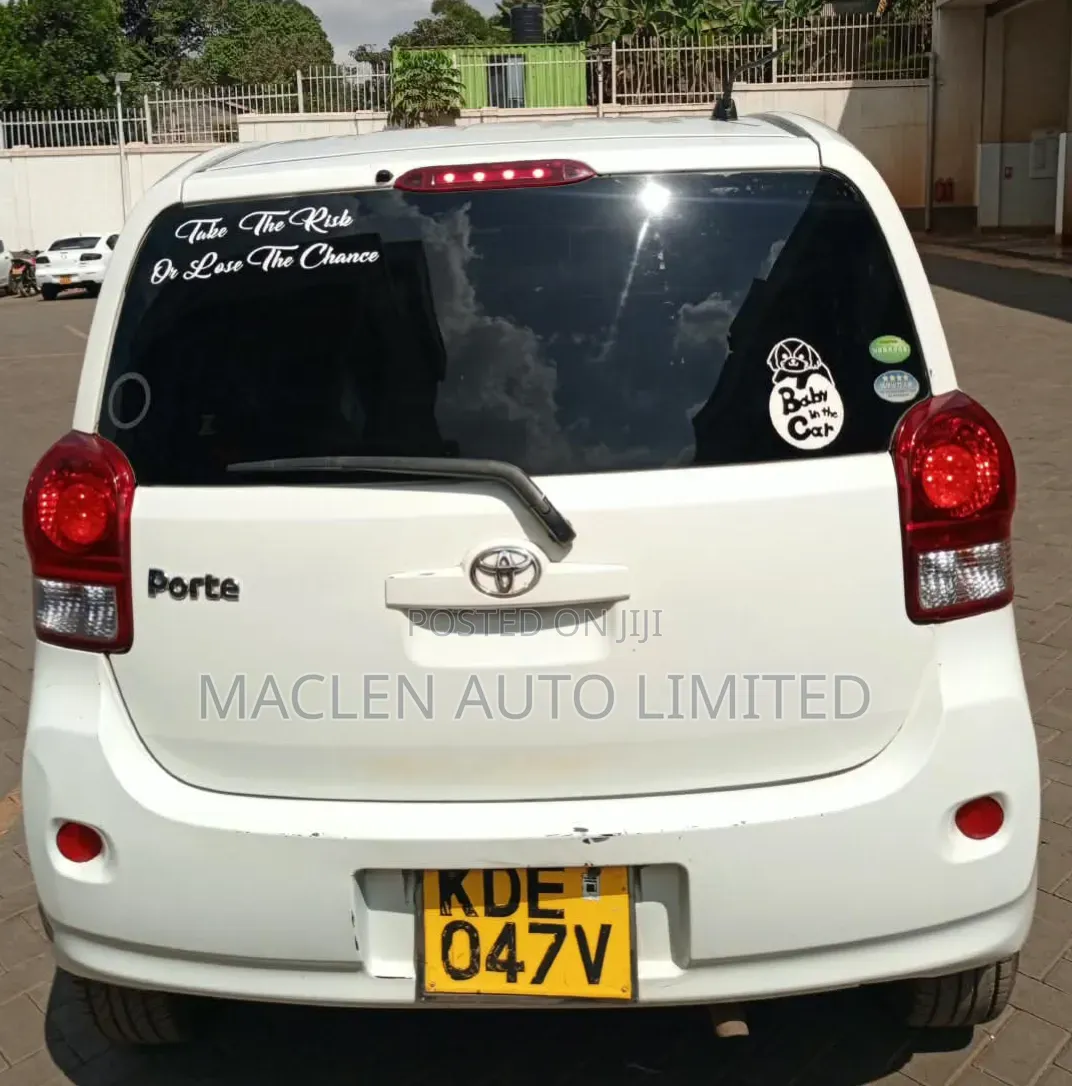 Toyota Porte 2014 White