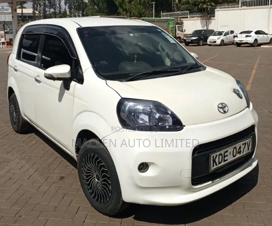 Toyota Porte 2014 White