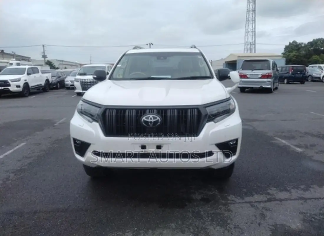 Toyota Land Cruiser Prado 2.8 2022 White